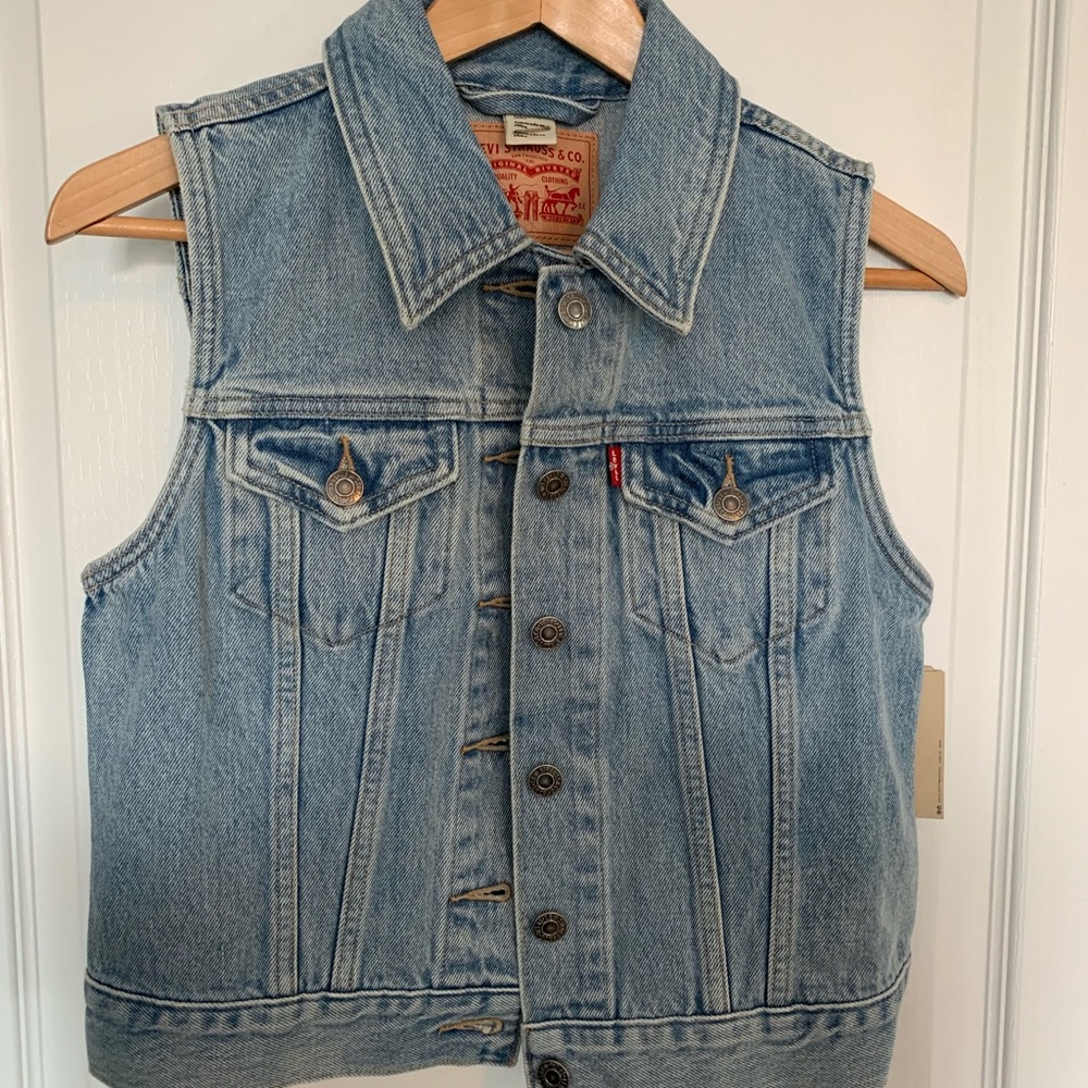 Levi’s Denim Fitted Vest NWT Small